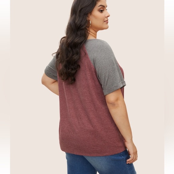 BloomChic Colorblock Contrast Roll Raglan Sleeve Button Detail Notched T-shirt - Picture 2 of 5